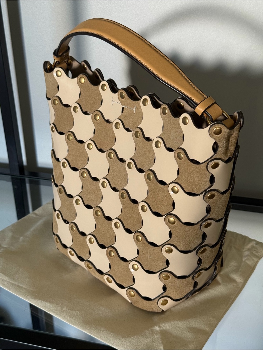 Tory Burch McGraw Jigsaw Bucket Bag - Picture 3 of 5